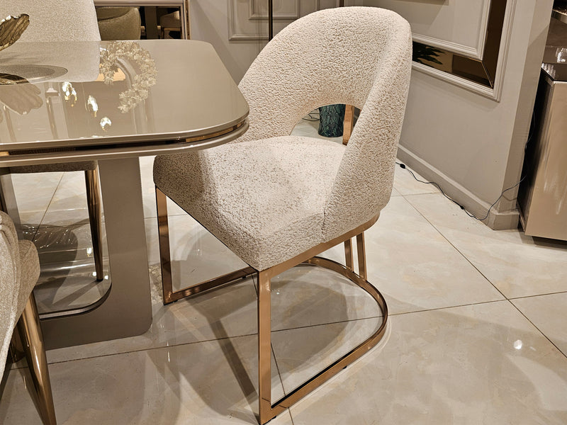 Bella Favori 6 Person Dining Room Set