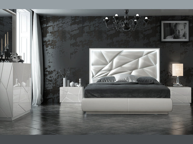Kiu Platform Bed
