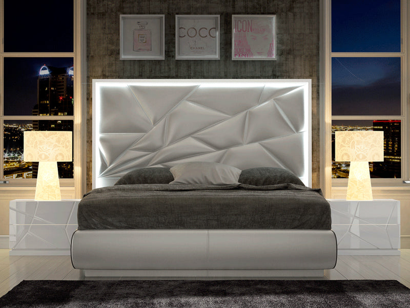 Kiu Platform Bed