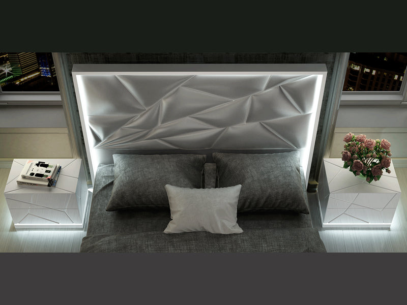 Kiu Platform Bed
